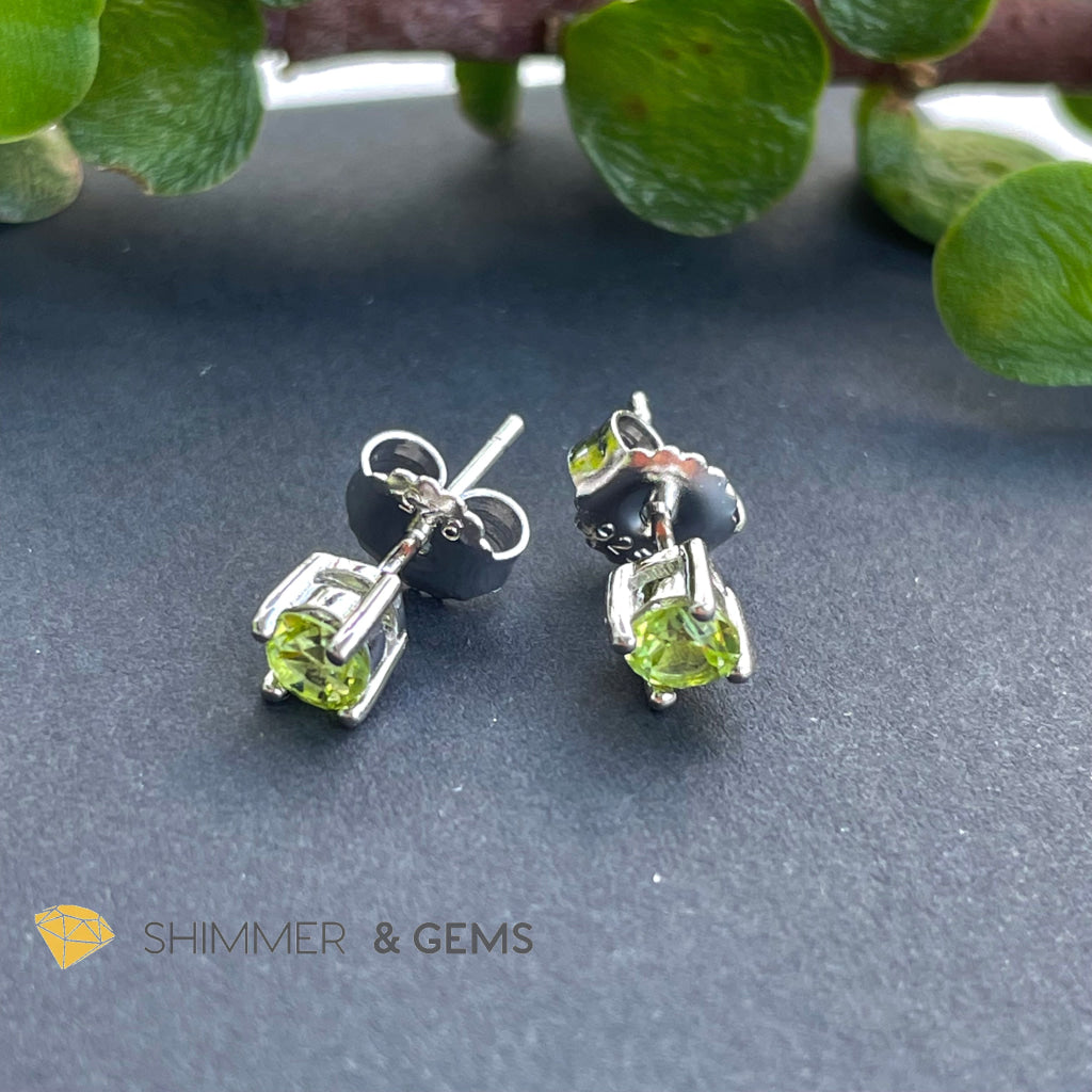 Peridot Round Stud Earrings 4Mm (Money Magnet)