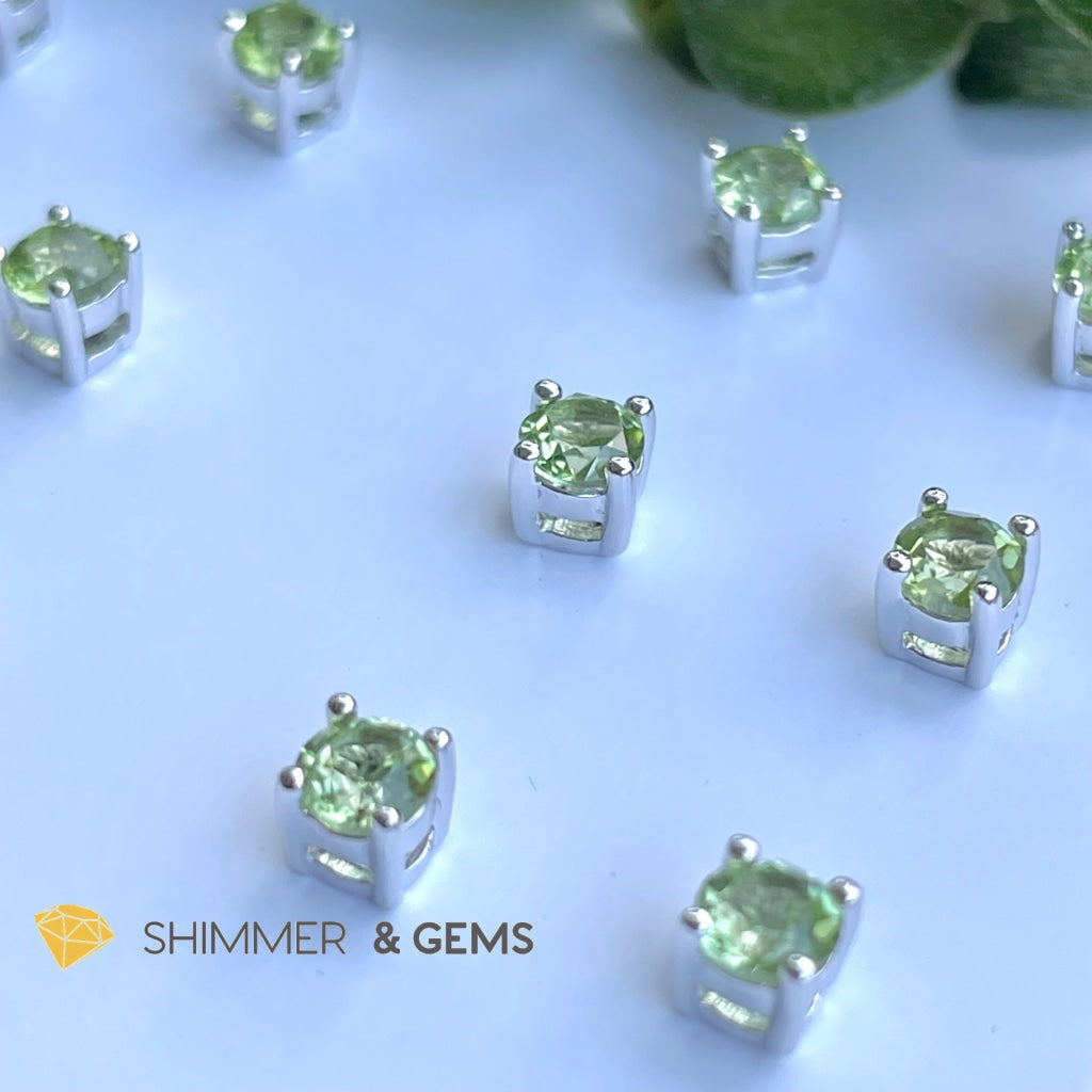 Peridot Round Stud Earrings 4Mm (Money Magnet)
