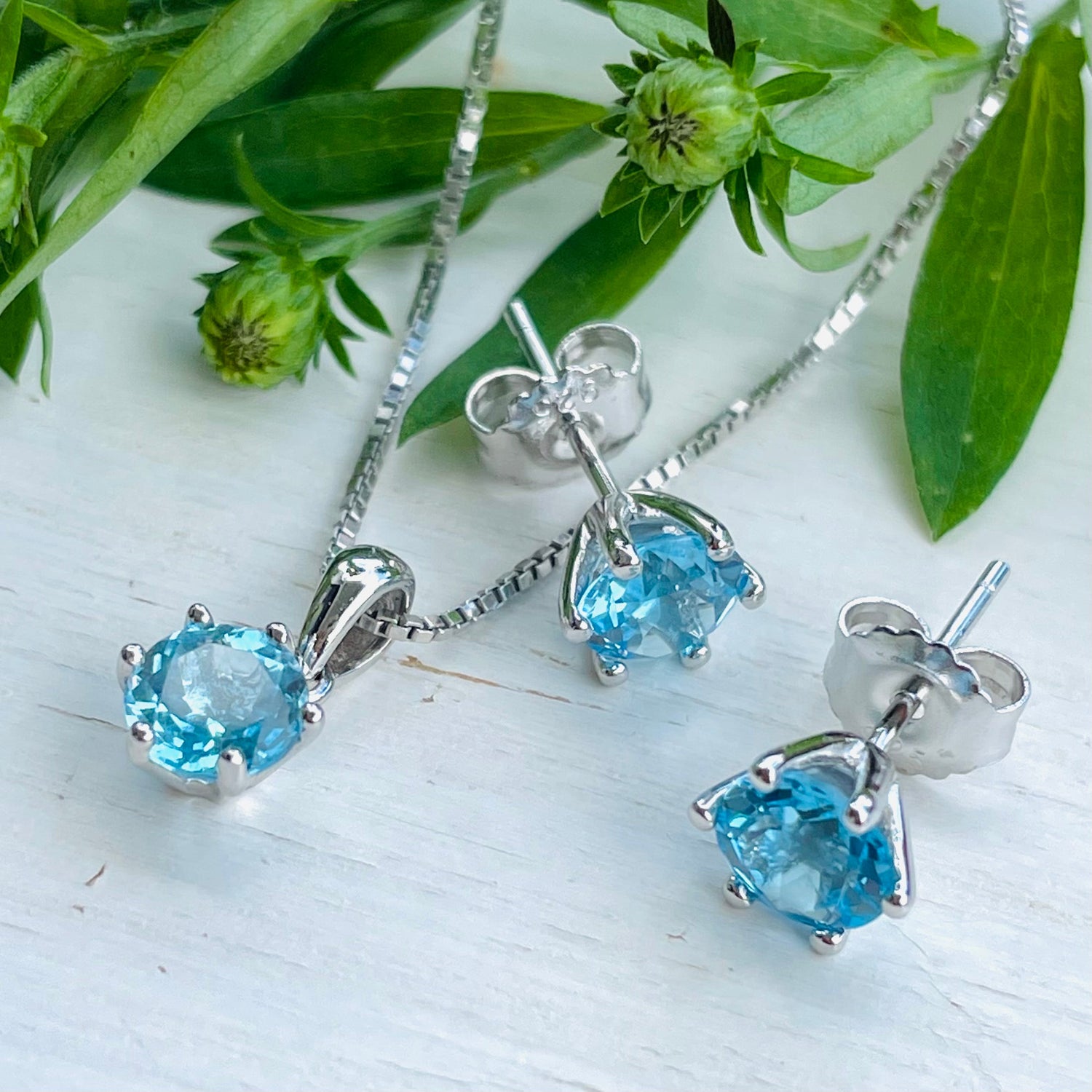 BLUE TOPAZ (Calm & Communication)