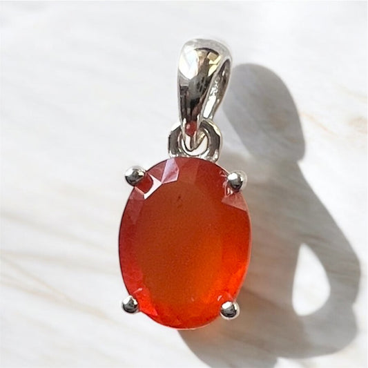 Carnelian Oval Pendant in 925 Silver (For Emotional Balance & Creativity) AA Grade