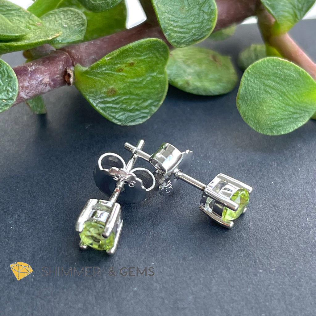 Peridot Round Stud Earrings 4Mm (Money Magnet)